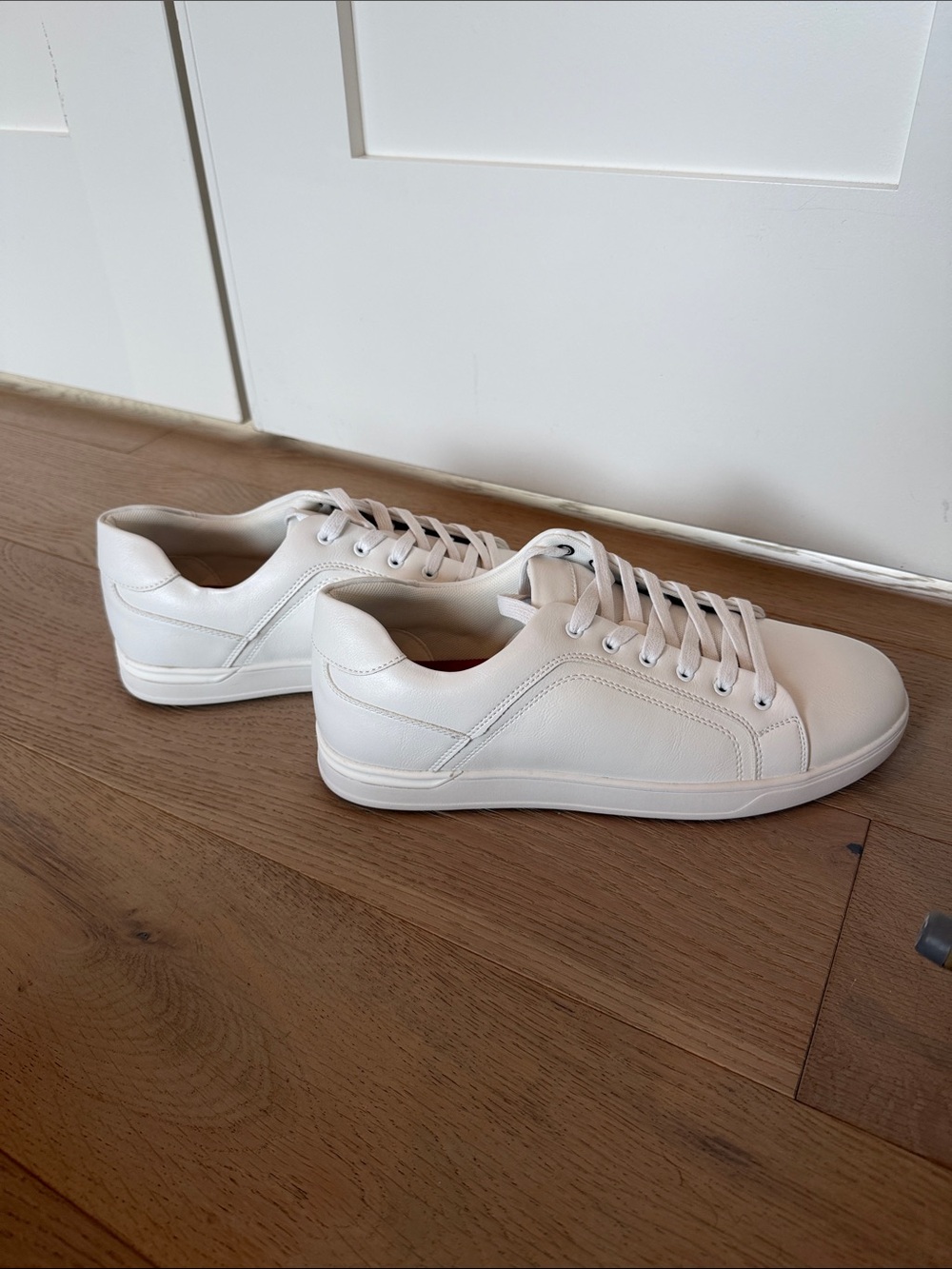 Bruno Marc-Men’s white low top casual sneaker
